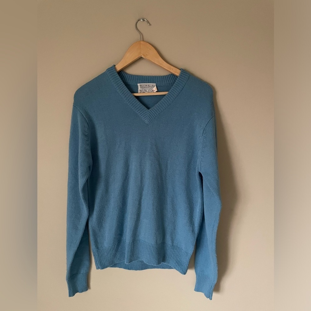 Vintage Sears Men's Sky Blue V-Neck Sweater size 40